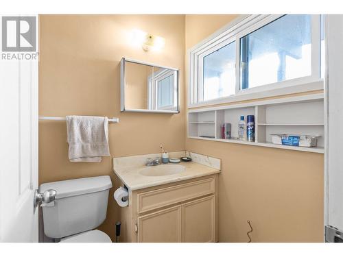 605 Dell Road, Kelowna, BC - Indoor Photo Showing Bathroom