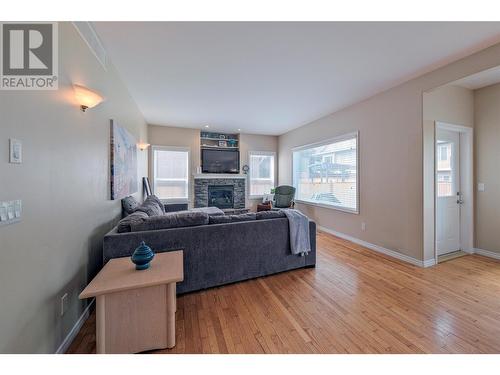 880 Arbor View Drive, Kelowna, BC - Indoor Photo Showing Living Room With Fireplace