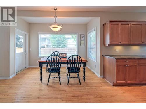 880 Arbor View Drive, Kelowna, BC - Indoor Photo Showing Dining Room