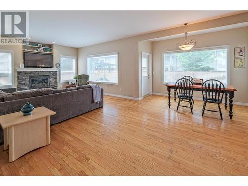 880 Arbor View Drive, Kelowna, BC - Indoor Photo Showing Living Room With Fireplace