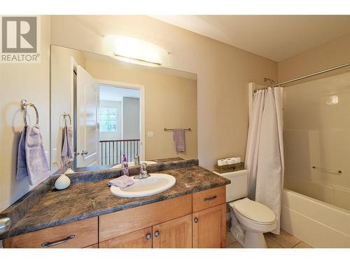 880 Arbor View Drive, Kelowna, BC - Indoor Photo Showing Bathroom