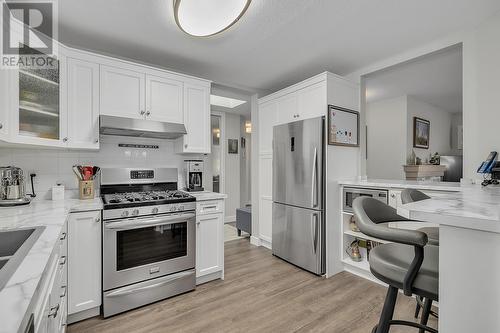 645 Barrera Road Unit# 204, Kelowna, BC - Indoor Photo Showing Kitchen With Stainless Steel Kitchen