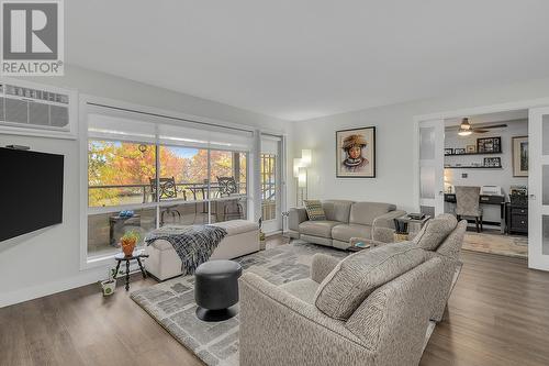 645 Barrera Road Unit# 204, Kelowna, BC - Indoor Photo Showing Living Room