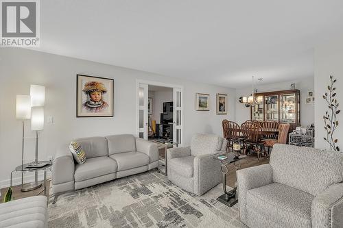 645 Barrera Road Unit# 204, Kelowna, BC - Indoor Photo Showing Living Room