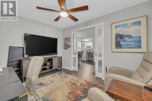 645 Barrera Road Unit# 204, Kelowna, BC - Indoor Photo Showing Living Room