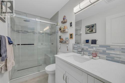 645 Barrera Road Unit# 204, Kelowna, BC - Indoor Photo Showing Bathroom