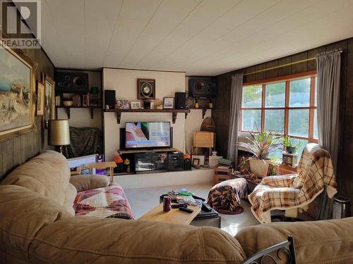 87B Blue Nose Dr, Laird Township, ON - Indoor Photo Showing Living Room