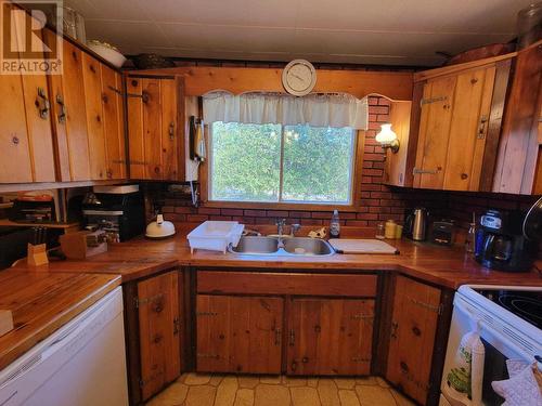 87B Blue Nose Dr, Laird Township, ON - Indoor Photo Showing Kitchen With Double Sink