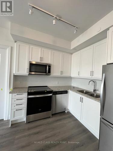 1511 - 20 Gatineau Drive, Vaughan, ON - Indoor Photo Showing Kitchen With Double Sink