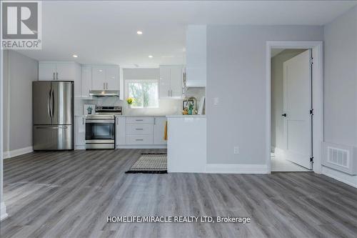 195 Elizabeth Street, Midland, ON - Indoor Photo Showing Kitchen