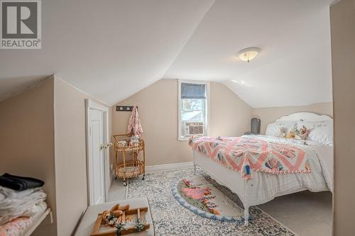 131 Sanford Street, Barrie, ON - Indoor Photo Showing Bedroom