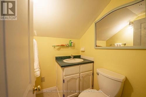 131 Sanford Street, Barrie, ON - Indoor Photo Showing Bathroom