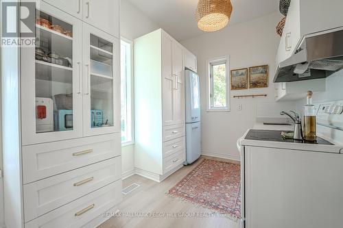 131 Sanford Street, Barrie, ON - Indoor Photo Showing Laundry Room