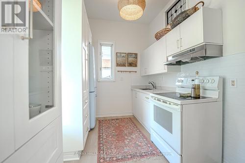 131 Sanford Street, Barrie, ON - Indoor Photo Showing Kitchen