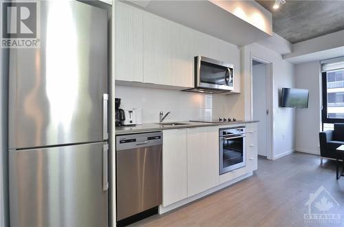 105 Champagne Avenue S Unit#902, Ottawa, ON - Indoor Photo Showing Kitchen With Stainless Steel Kitchen With Upgraded Kitchen