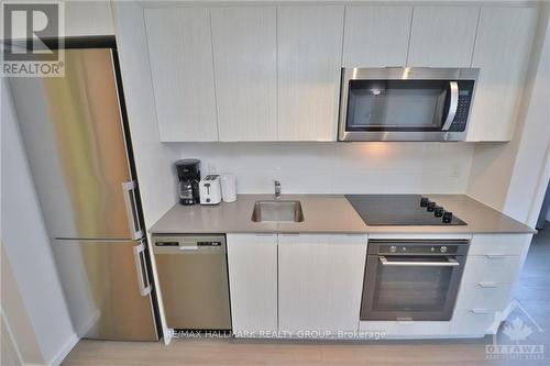 902 - 105 Champagne Avenue S, Ottawa, ON - Indoor Photo Showing Kitchen