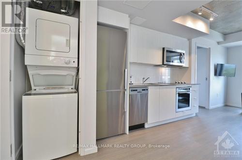 902 - 105 Champagne Avenue S, Ottawa, ON - Indoor Photo Showing Laundry Room