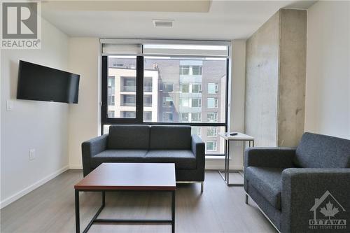 105 Champagne Avenue S Unit#902, Ottawa, ON - Indoor Photo Showing Living Room