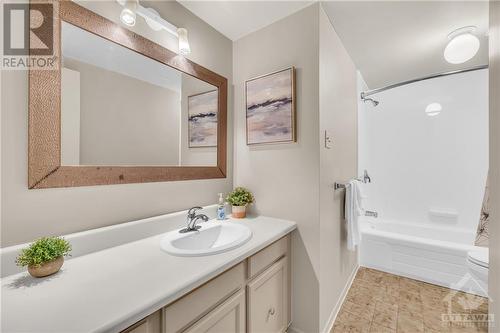 2803 Flannery Drive, Ottawa, ON - Indoor Photo Showing Bathroom