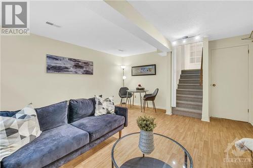 2803 Flannery Drive, Ottawa, ON - Indoor Photo Showing Living Room