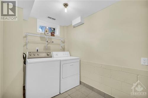 2803 Flannery Drive, Ottawa, ON - Indoor Photo Showing Laundry Room