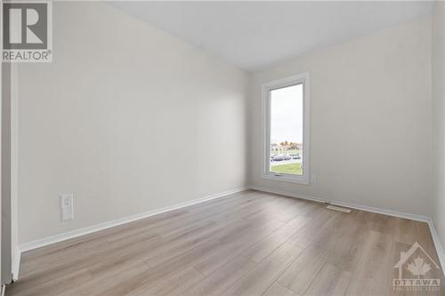 292 Dalehurst Drive Unit#E, Ottawa, ON - Indoor Photo Showing Other Room