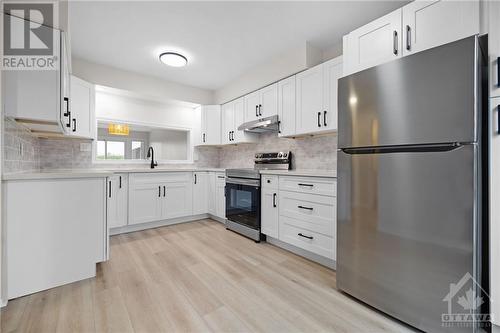 292 Dalehurst Drive Unit#E, Ottawa, ON - Indoor Photo Showing Kitchen