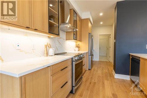 711 Ploughman Place, Ottawa, ON - Indoor Photo Showing Kitchen With Upgraded Kitchen