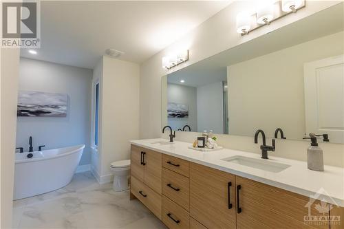 711 Ploughman Place, Ottawa, ON - Indoor Photo Showing Bathroom