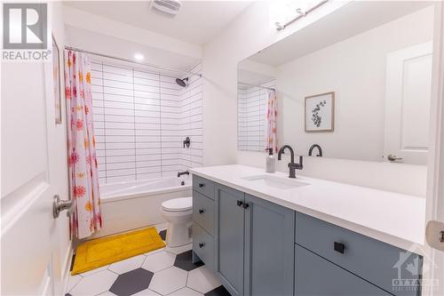 711 Ploughman Place, Ottawa, ON - Indoor Photo Showing Bathroom