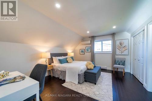 4769 Ryerson Crescent, Niagara Falls, ON - Indoor Photo Showing Bedroom