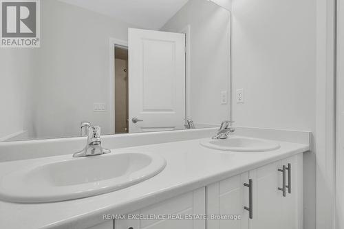 144 Cole Terrace, Woodstock, ON - Indoor Photo Showing Bathroom