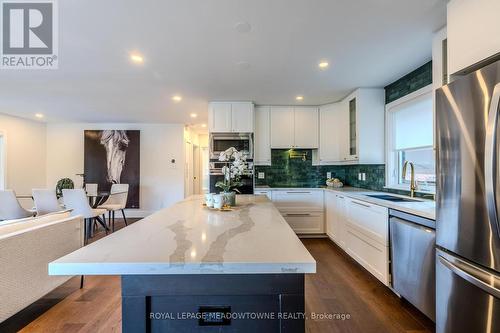 319 East 16Th Street, Hamilton, ON - Indoor Photo Showing Kitchen With Upgraded Kitchen