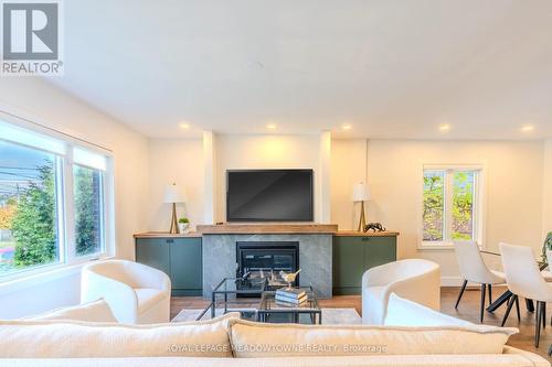 319 East 16Th Street, Hamilton, ON - Indoor Photo Showing Living Room With Fireplace