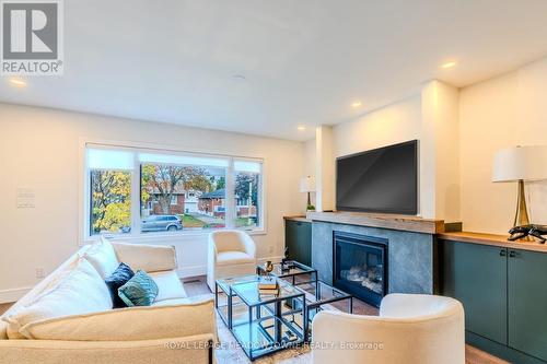 319 East 16Th Street, Hamilton, ON - Indoor Photo Showing Living Room With Fireplace