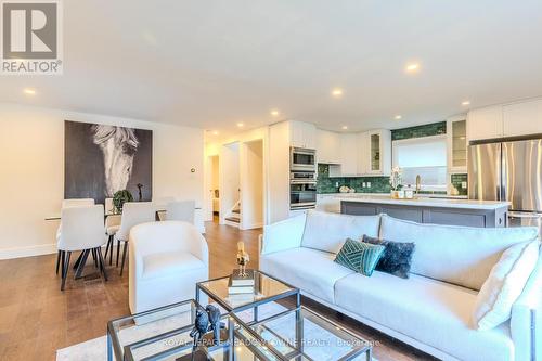 319 East 16Th Street, Hamilton, ON - Indoor Photo Showing Living Room