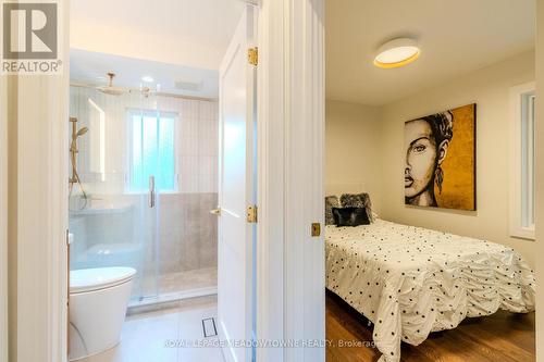 319 East 16Th Street, Hamilton, ON - Indoor Photo Showing Bathroom