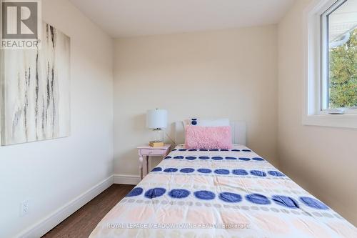 319 East 16Th Street, Hamilton, ON - Indoor Photo Showing Bedroom