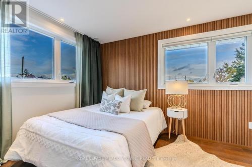 319 East 16Th Street, Hamilton, ON - Indoor Photo Showing Bedroom