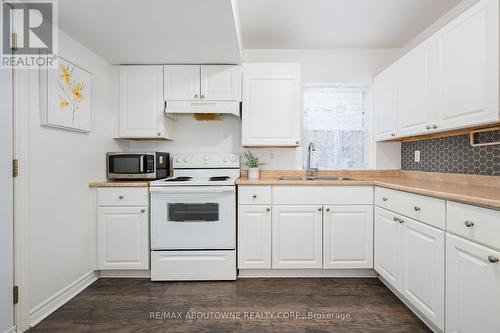 76 Sixth Avenue, Brantford, ON - Indoor Photo Showing Kitchen With Double Sink