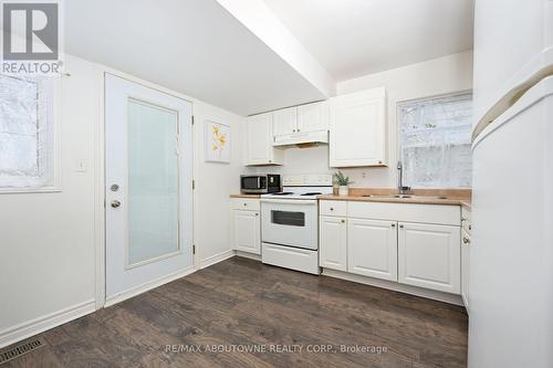 76 Sixth Avenue, Brantford, ON - Indoor Photo Showing Kitchen With Double Sink