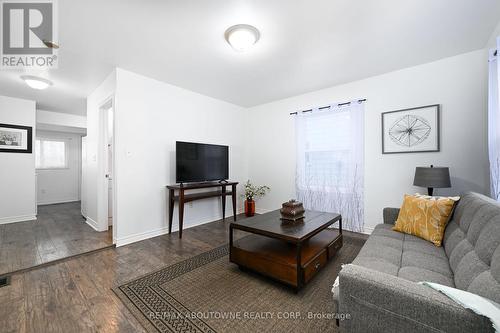 76 Sixth Avenue, Brantford, ON - Indoor Photo Showing Living Room