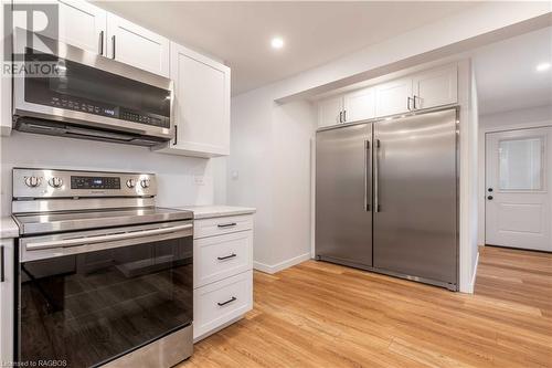 1805 3Rd Avenue W, Owen Sound, ON - Indoor Photo Showing Kitchen