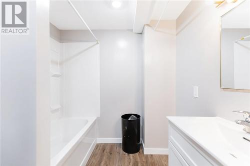 95 Simcoe Street, Sudbury, ON - Indoor Photo Showing Bathroom