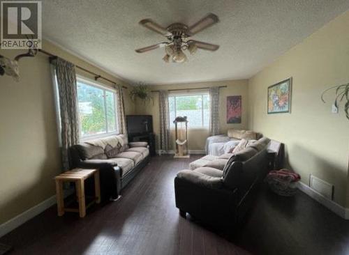 8503 72Nd Avenue, Osoyoos, BC - Indoor Photo Showing Living Room