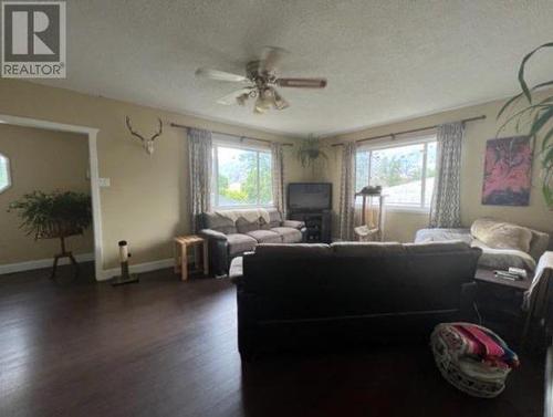 8503 72Nd Avenue, Osoyoos, BC - Indoor Photo Showing Living Room