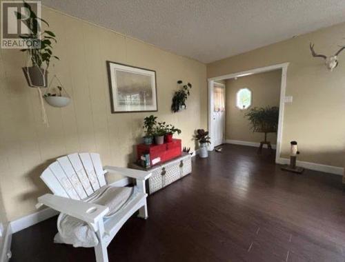 8503 72Nd Avenue, Osoyoos, BC - Indoor Photo Showing Living Room