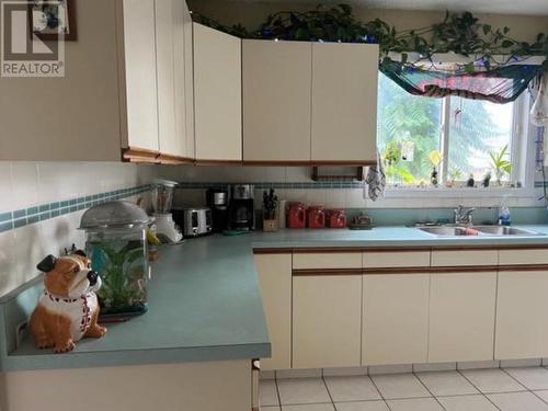 8503 72Nd Avenue, Osoyoos, BC - Indoor Photo Showing Kitchen With Double Sink