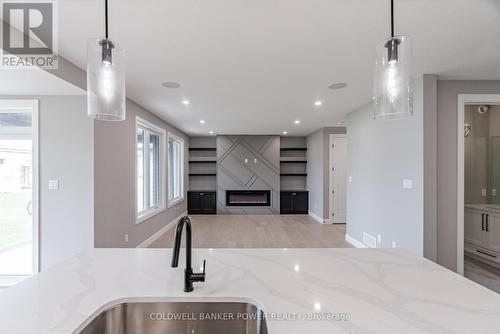 2688 Heardcreek Trail, London, ON - Indoor Photo Showing Kitchen