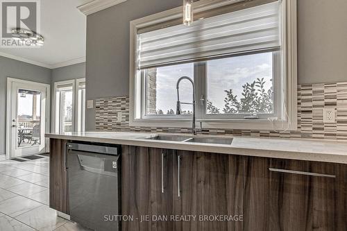 1565 Sandridge Avenue, London, ON - Indoor Photo Showing Kitchen With Double Sink